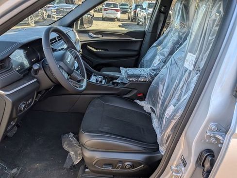 New 2026 Jeep Grand Cherokee Laredo image 9