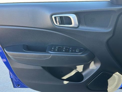 Used 2025 Hyundai Venue SEL image 20