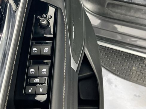 Used 2022 Jeep Wagoneer Series III w/ Flexible Seating Group image 18