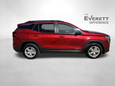 Used 2023 GMC Terrain SLE w/ Driver Convenience Package image 8