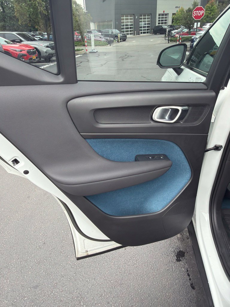 Used 2023 Volvo XC40 Recharge Ultimate AWD/4WD image 8