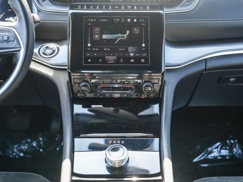 Used 2022 Jeep Grand Cherokee Altitude image 12