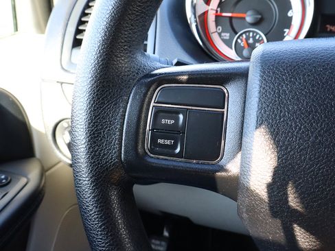 Used 2019 Dodge Grand Caravan SE image 24