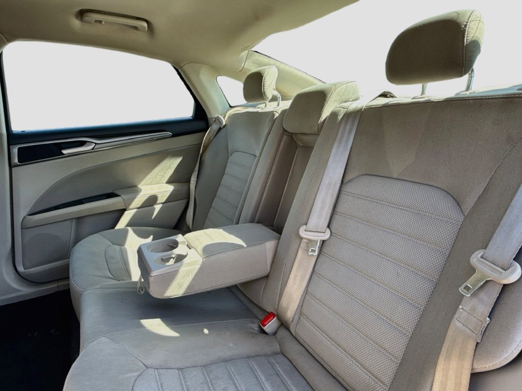 Used 2020 Ford Fusion SE FWD image 27