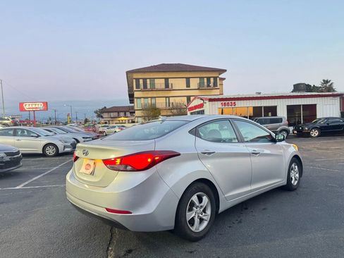 Used 2015 Hyundai Elantra SE image 7