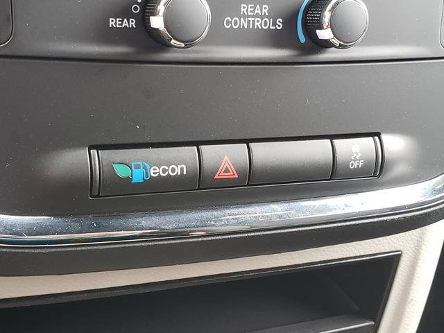 Used 2016 Dodge Grand Caravan SE FWD image 23
