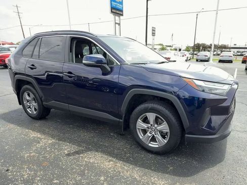 Used 2022 Toyota RAV4 XLE AWD/4WD image 2