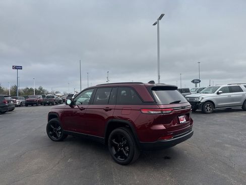 Used 2023 Jeep Grand Cherokee Limited w/ Black Appearance Package image 47