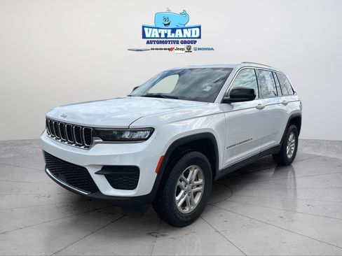 Certified 2023 Jeep Grand Cherokee Laredo image 1