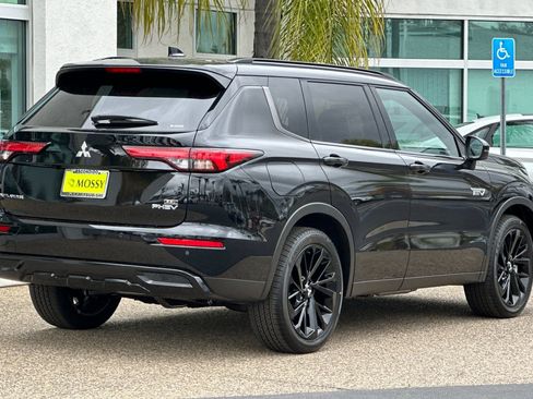 New 2025 Mitsubishi Outlander SEL image 4