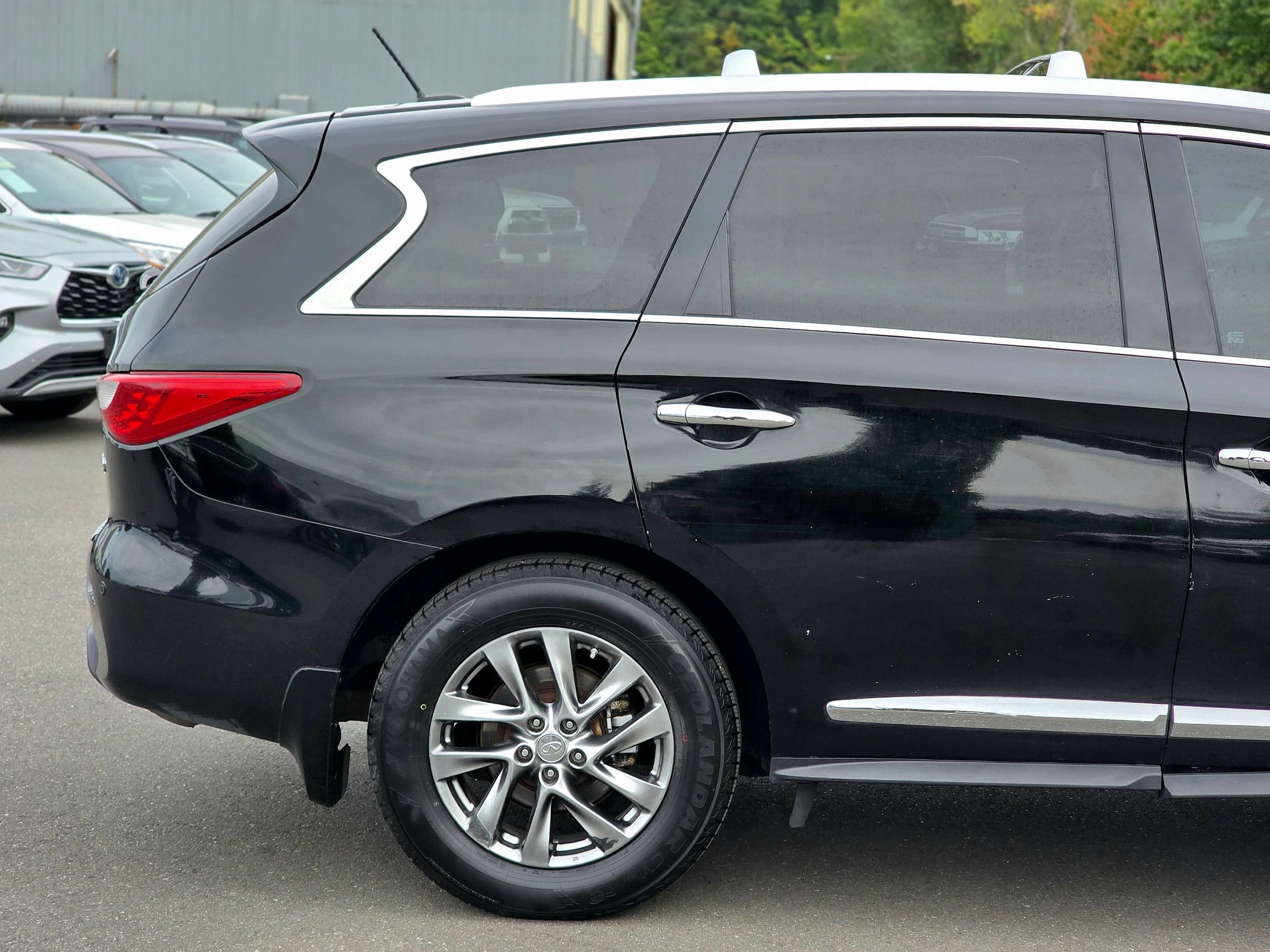 Used 2015 INFINITI QX60 Luxe w/ Premium Plus Package AWD/4WD image 12