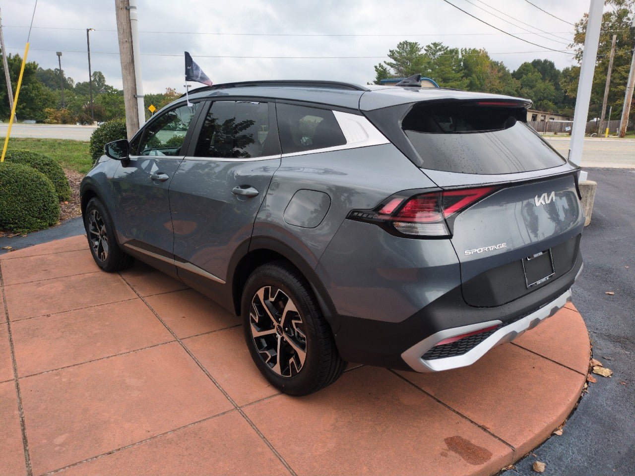 Certified 2025 Kia Sportage EX w/ Premium Package AWD/4WD image 5