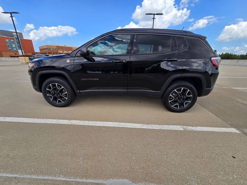 Used 2019 Jeep Compass Trailhawk w/ Cold Weather Group AWD/4WD image 5