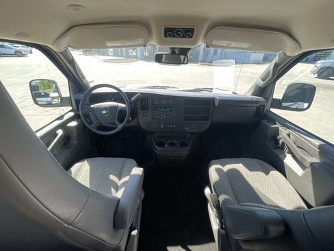 Used 2025 Chevrolet Express 3500 LT w/ LT Preferred Equipment Group RWD image 13