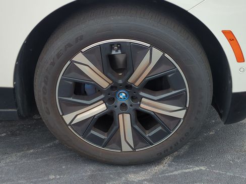 Certified 2024 BMW iX xDrive50 w/ Premium Package AWD/4WD image 13