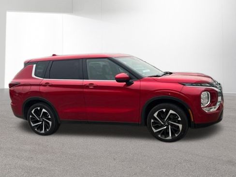 Used 2024 Mitsubishi Outlander SE AWD/4WD image 2