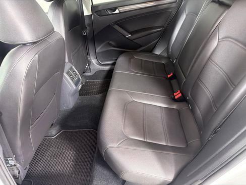 Used 2020 Volkswagen Passat 2.0T R-Line FWD image 20