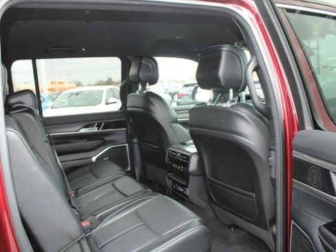 Used 2024 Jeep Wagoneer L Series II w/ Flexible Seating Group image 13