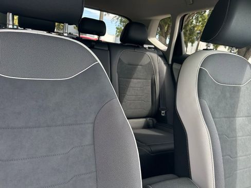 New 2025 Volkswagen Taos SE w/ Panoramic Sunroof Package image 32