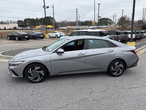 Used 2025 Hyundai Elantra SEL image 5