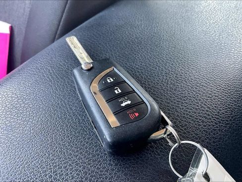 Used 2019 Toyota Camry LE FWD image 12