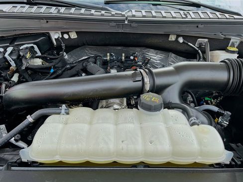 Used 2024 Ford Expedition XLT RWD image 32