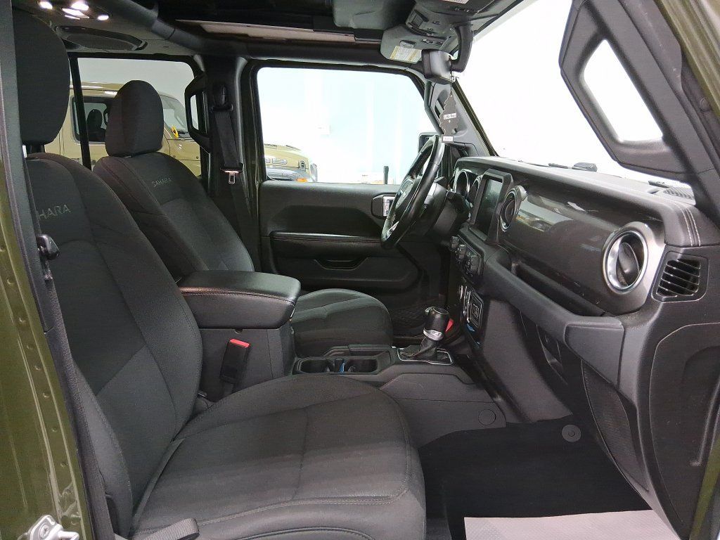 Used 2022 Jeep Wrangler Unlimited Sahara w/ Cold Weather Group AWD/4WD image 33