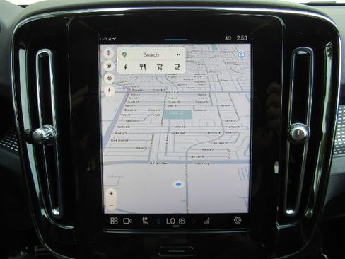 Used 2022 Volvo XC40 P8 Recharge Plus image 41