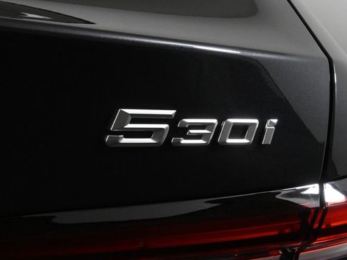 Used 2026 BMW 530i xDrive w/ Premium Package image 38