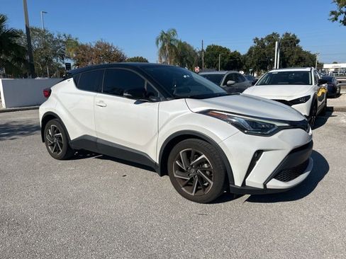 Used 2022 Toyota C-HR XLE image 1