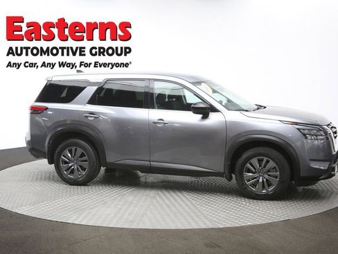 Used 2024 Nissan Pathfinder S image 46