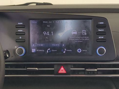 Used 2024 Hyundai Elantra SE FWD image 19