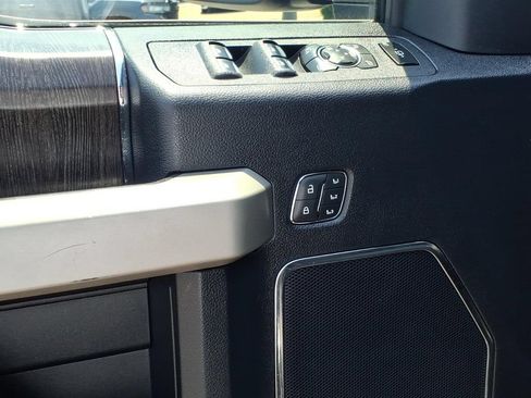Used 2020 Ford F350 Lariat AWD/4WD image 4