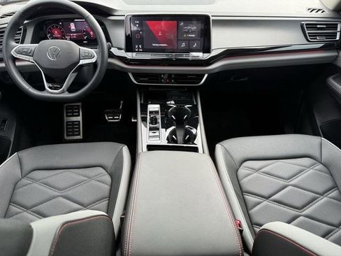 Used 2025 Volkswagen Atlas Peak Edition SE image 8