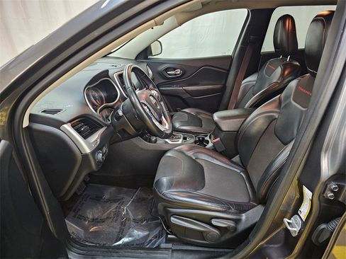 Used 2017 Jeep Cherokee Trailhawk image 21