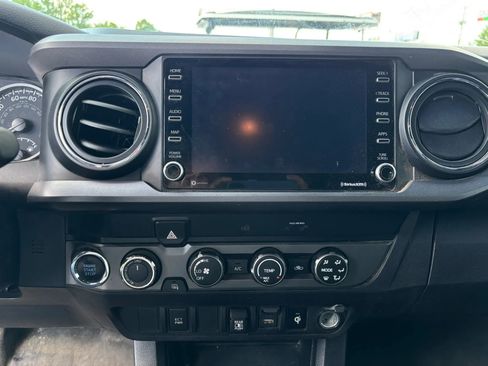 Used 2020 Toyota Tacoma TRD Off-Road image 14