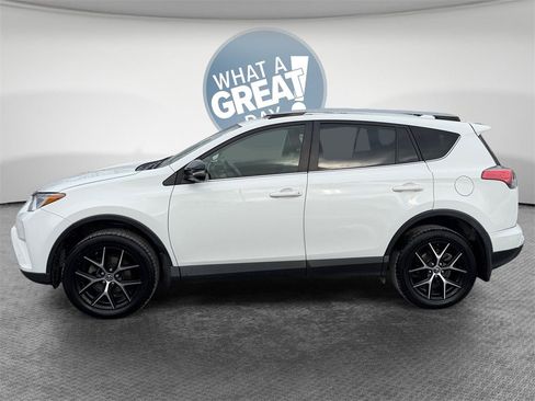 Used 2018 Toyota RAV4 SE w/ Advanced Technology Package image 7