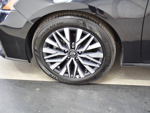 Used 2025 Nissan Altima 2.5 SV image 35