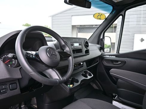 Used 2025 Mercedes-Benz Sprinter 2500 image 19