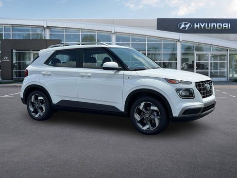 New 2025 Hyundai Venue SEL image 10