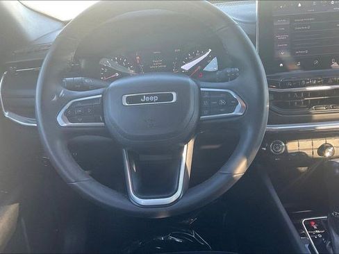 Used 2023 Jeep Compass Limited image 5