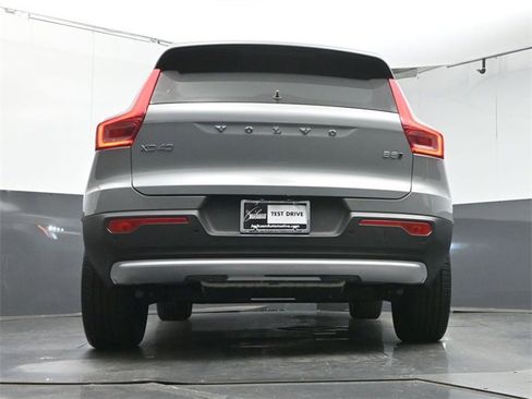 Used 2025 Volvo XC40 B5 Core image 38