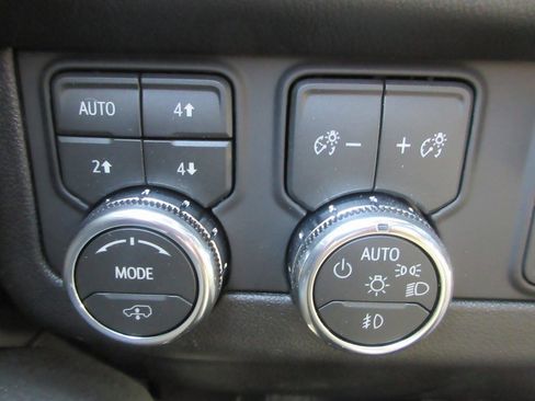 New 2026 GMC Yukon XL Denali w/ Denali Reserve Package image 17