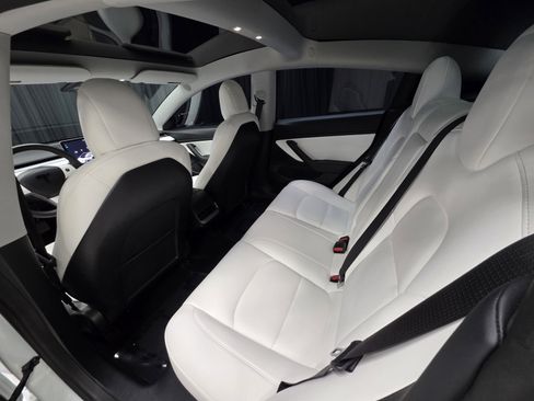 Used 2021 Tesla Model 3 Standard Range Plus image 28