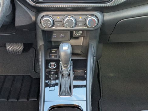 Used 2024 Nissan Kicks SV image 18