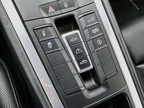 Certified 2017 Porsche 911 Carrera 4S AWD/4WD image 33