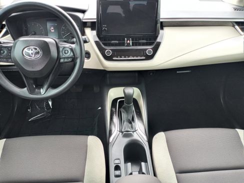 Used 2025 Toyota Corolla LE w/ Convenience Package image 6