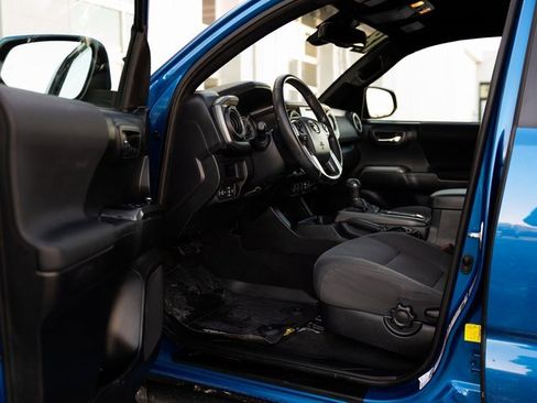 Used 2018 Toyota Tacoma TRD Sport image 26