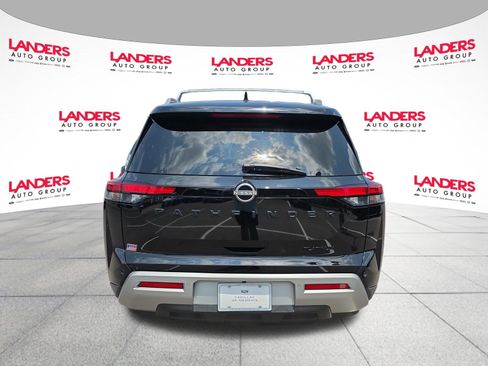 Used 2023 Nissan Pathfinder Platinum w/ Black Appearance Package FWD image 4