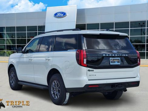 Certified 2025 Ford Expedition Active AWD/4WD image 4